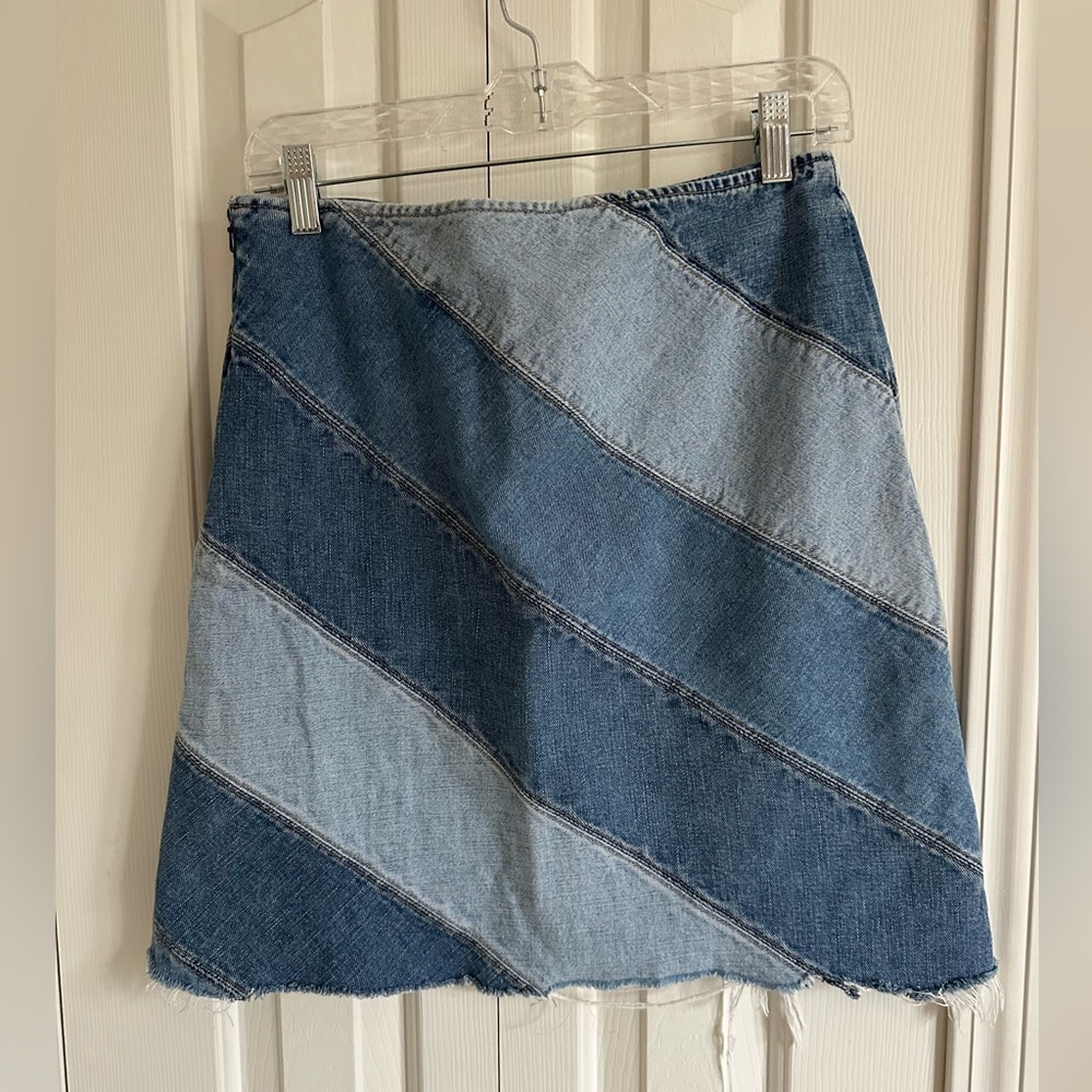 Seen on Lizzie McGuire/Hilary Duff denim patchwork skirt alt - Picture 3 of 4